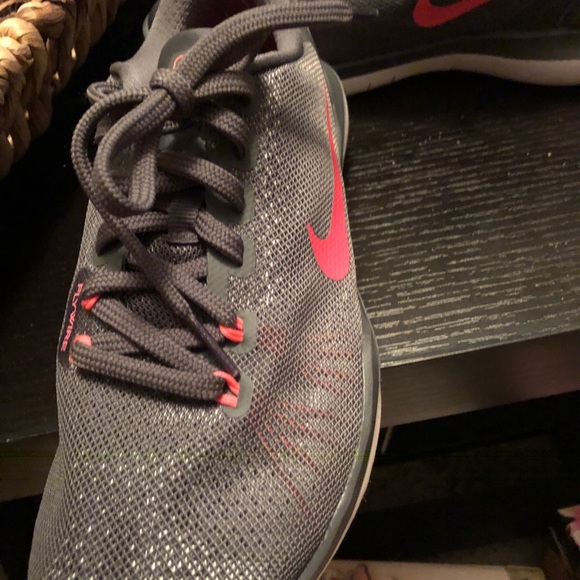 ⚡️⚡️⚡️Nike sneakers size 6 - Picture 3 of 4